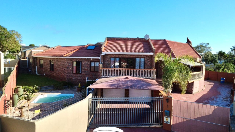 6 Bedroom Property for Sale in Heiderand Western Cape